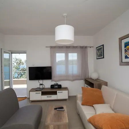 Beach Apartment More * Seget Vranjica