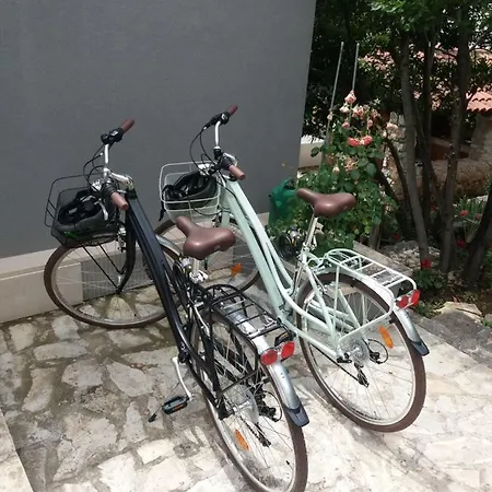 Beach Apartment More * Seget Vranjica