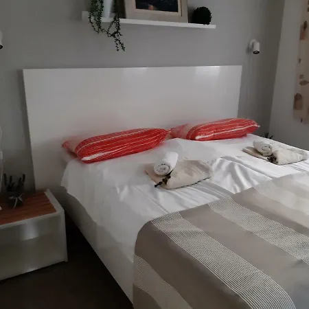 Apartment Beach Apartment More Seget Vranjica