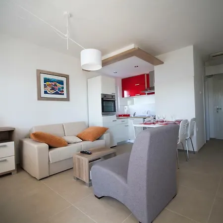 Beach Apartment More