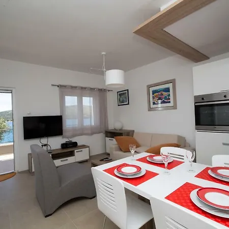 Beach Apartment More * Seget Vranjica