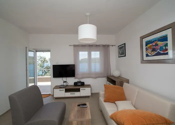 Beach Apartment More * Seget Vranjica