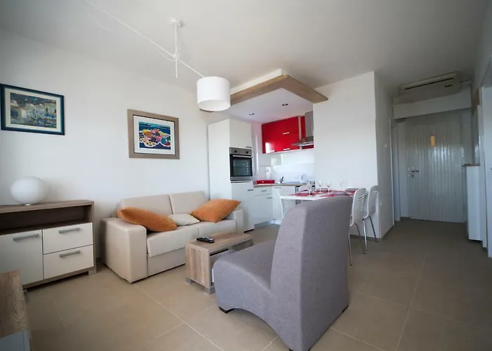 Beach Apartment More