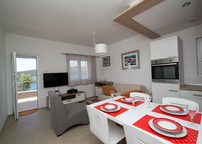Beach Apartment More * Seget Vranjica